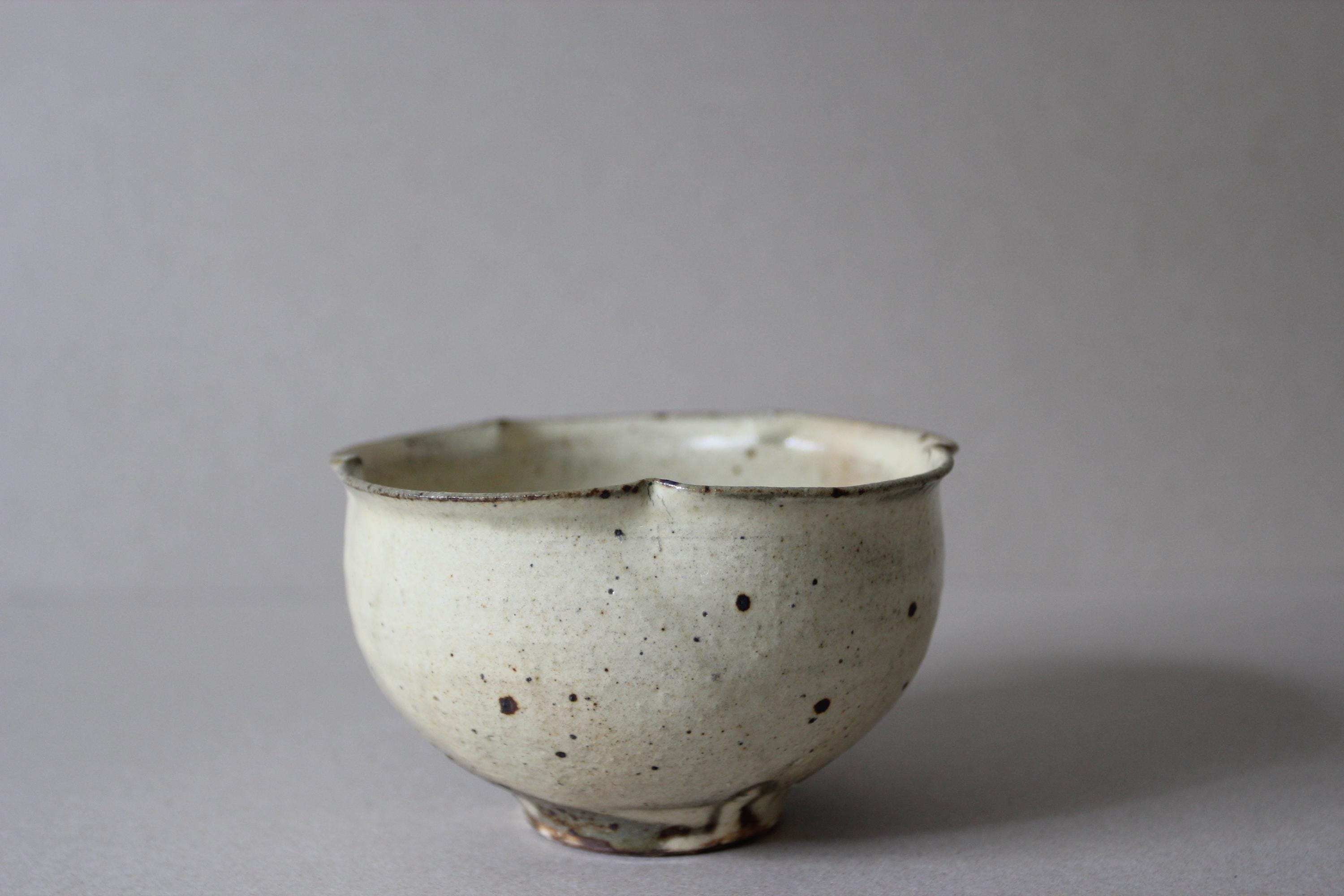 Japanese Shigaraki Matcha Chawan: Traditional Stoneware Tea Bowl