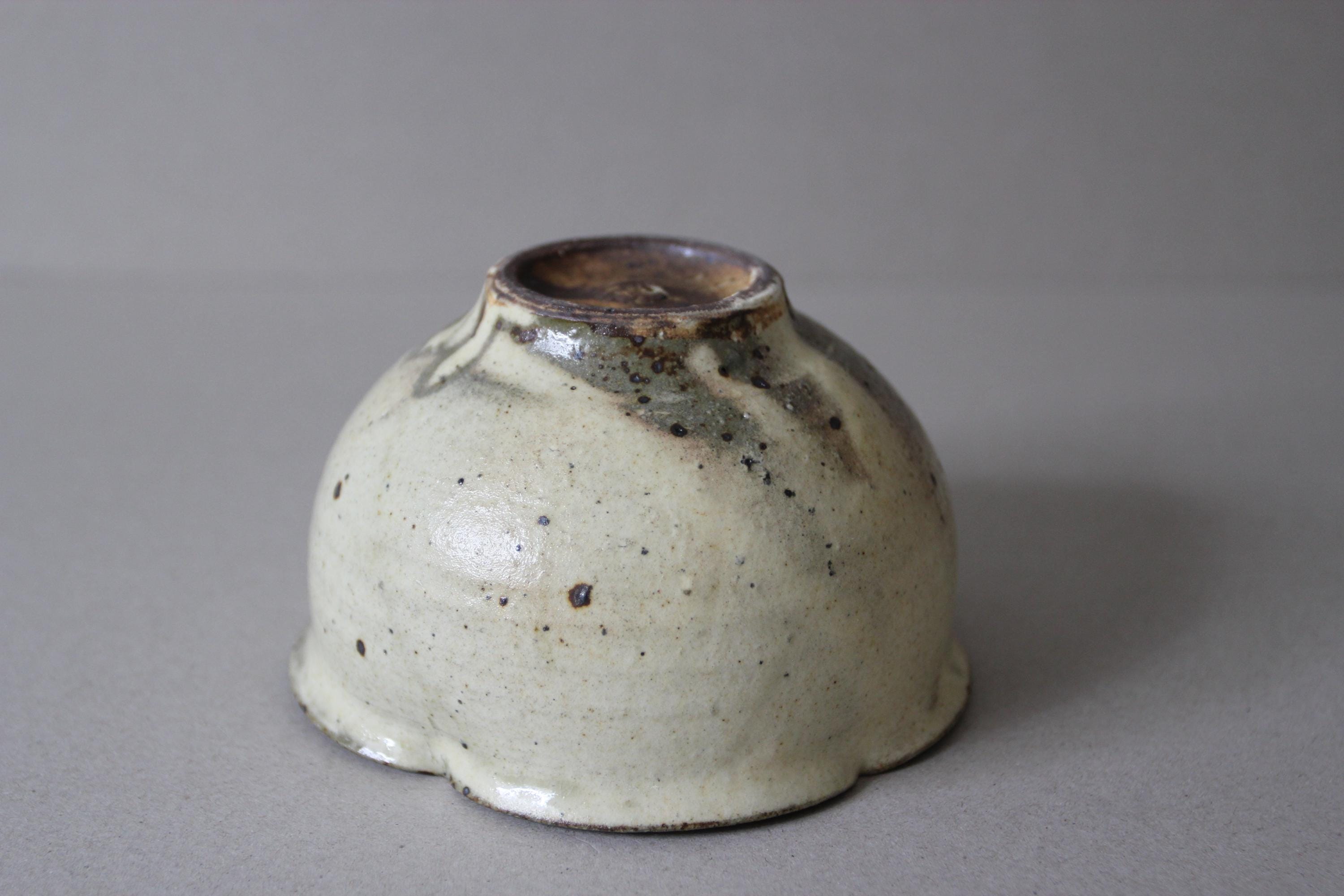 Japanese Shigaraki Matcha Chawan: Traditional Stoneware Tea Bowl