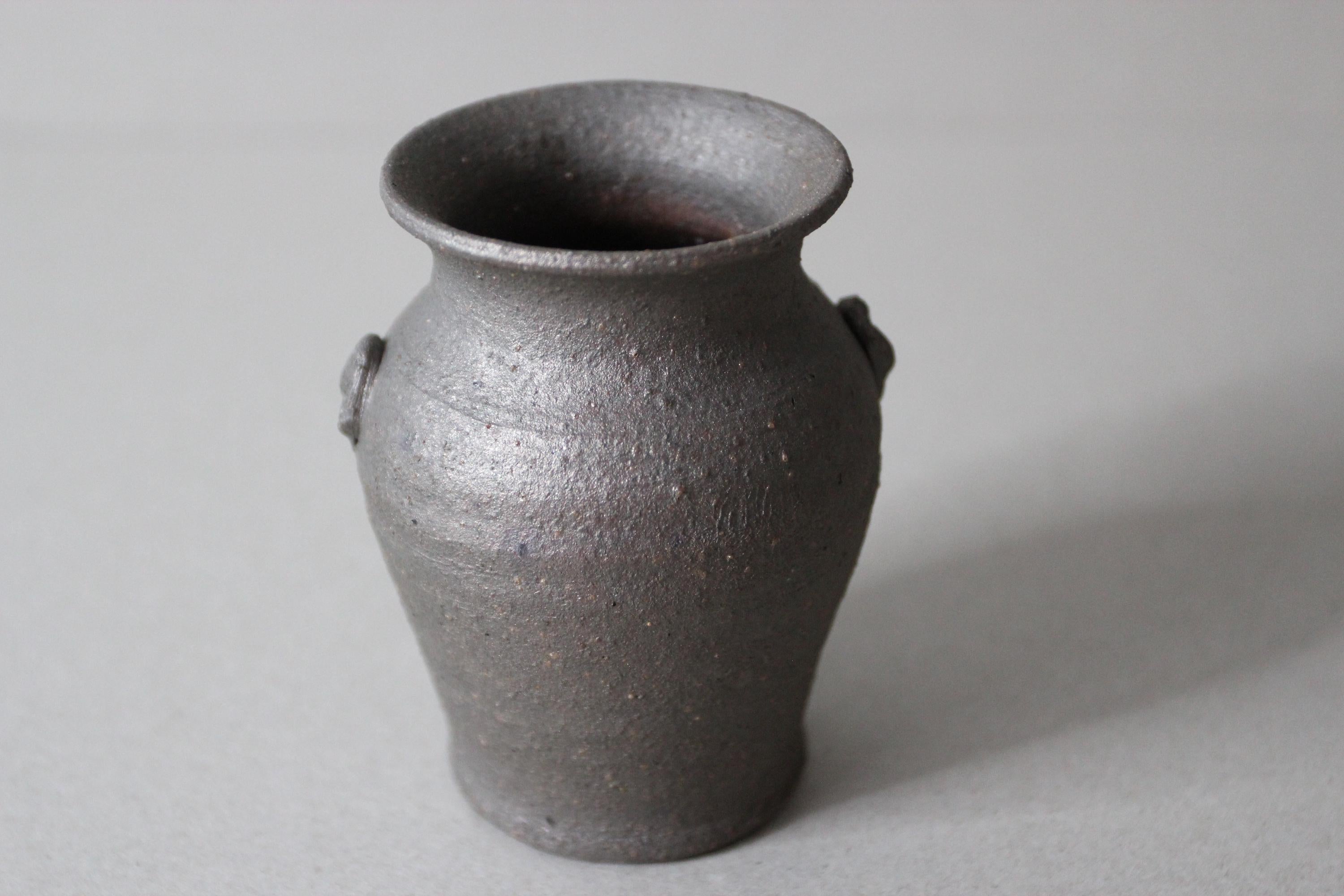 Shigaraki Mini Ceramic Flower Vase: Handcrafted Japanese Pottery