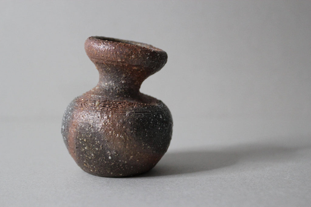 Japanese Shigaraki Pottery Mini Vase: Rustic Floral Decor