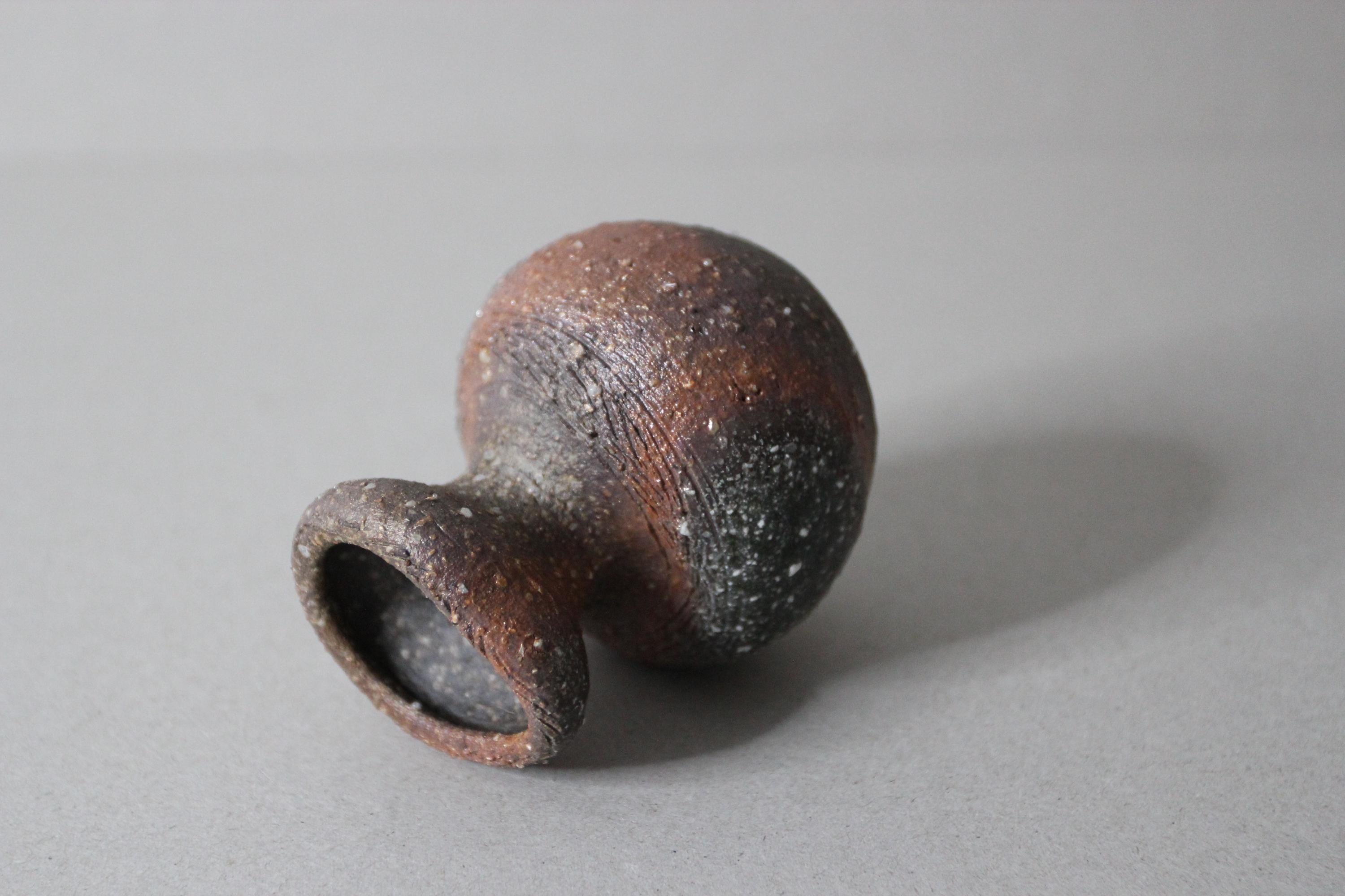 Japanese Shigaraki Pottery Mini Vase: Rustic Floral Decor