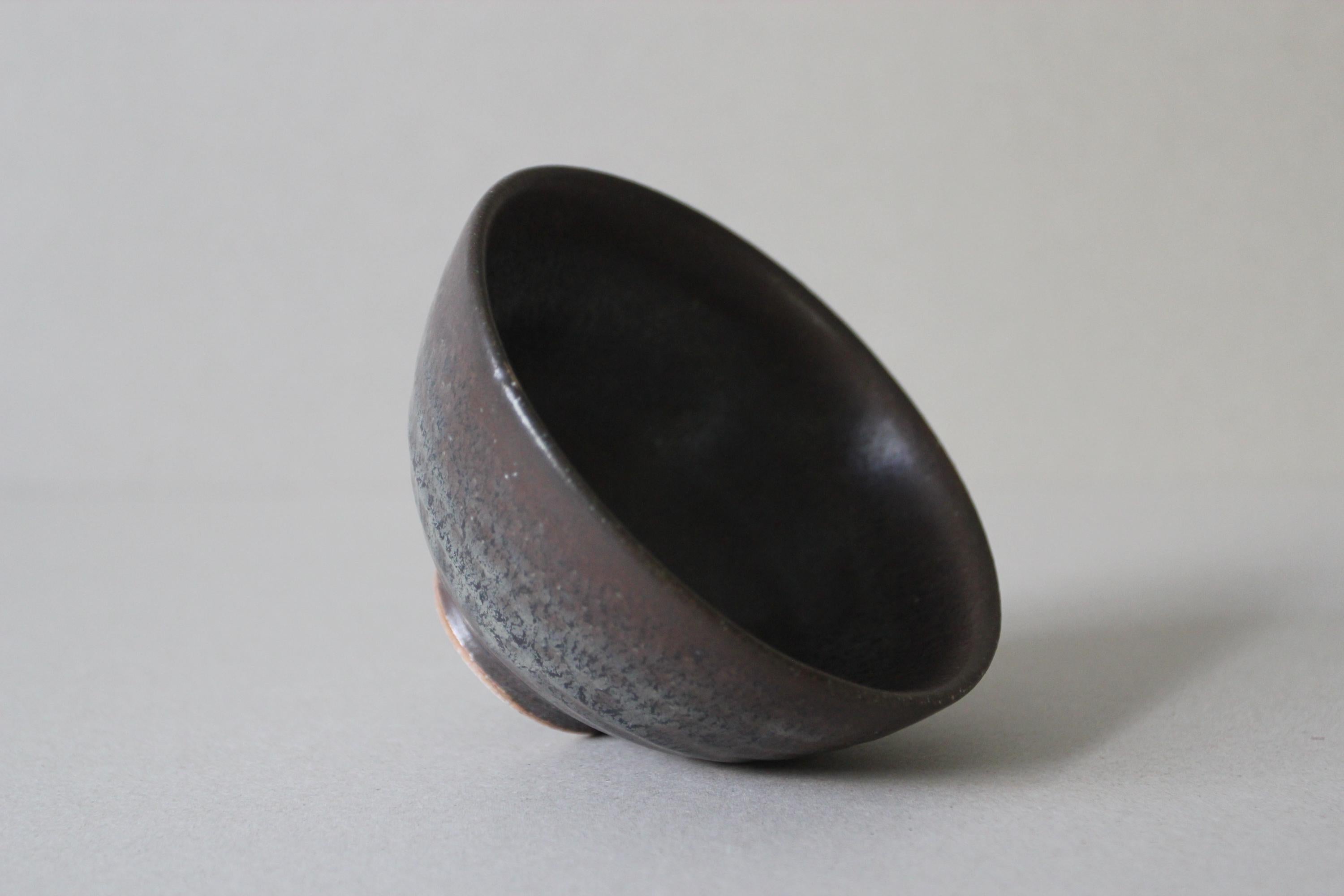 Handmade Shigaraki Ware Rice Bowl: Rustic Japanese Ceramic