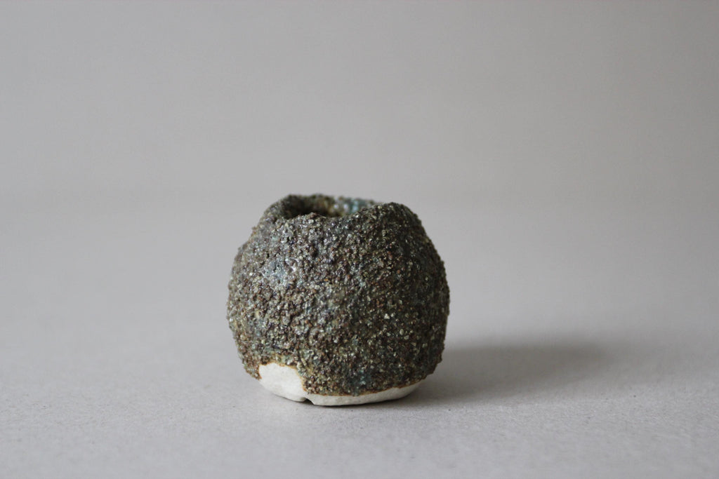 Shigaraki Mini Vase: Rustic Japanese Ceramic Bud Vase, Wabi Sabi Decor