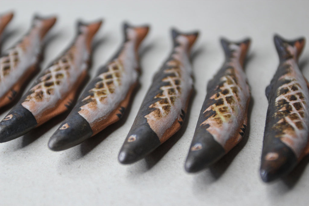 Ceramic Sanma Chopstick Rest: Japanese Autumn Fish Tableware