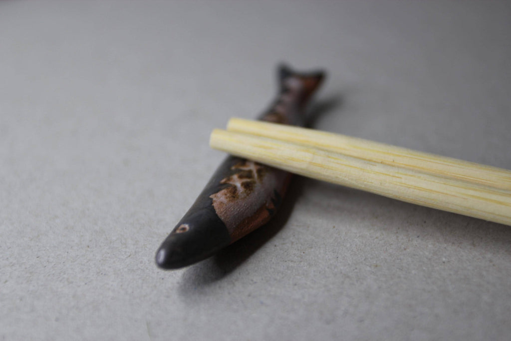 Ceramic Sanma Chopstick Rest: Japanese Autumn Fish Tableware