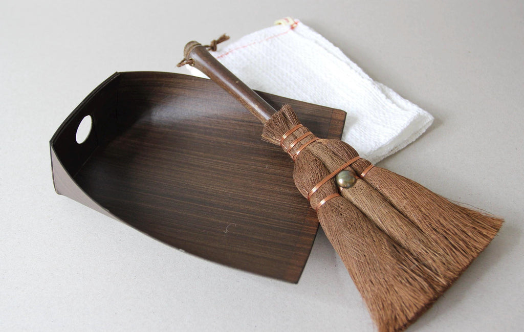 Japanese Palm Broom Set: Handmade Cleaning Tools with Dustpan & Cloth