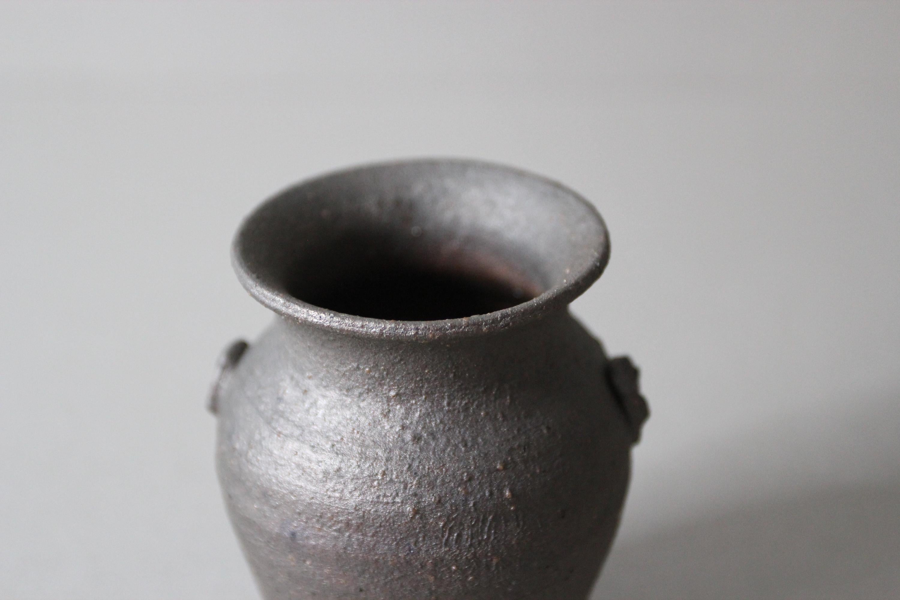 Shigaraki Mini Ceramic Flower Vase: Handcrafted Japanese Pottery