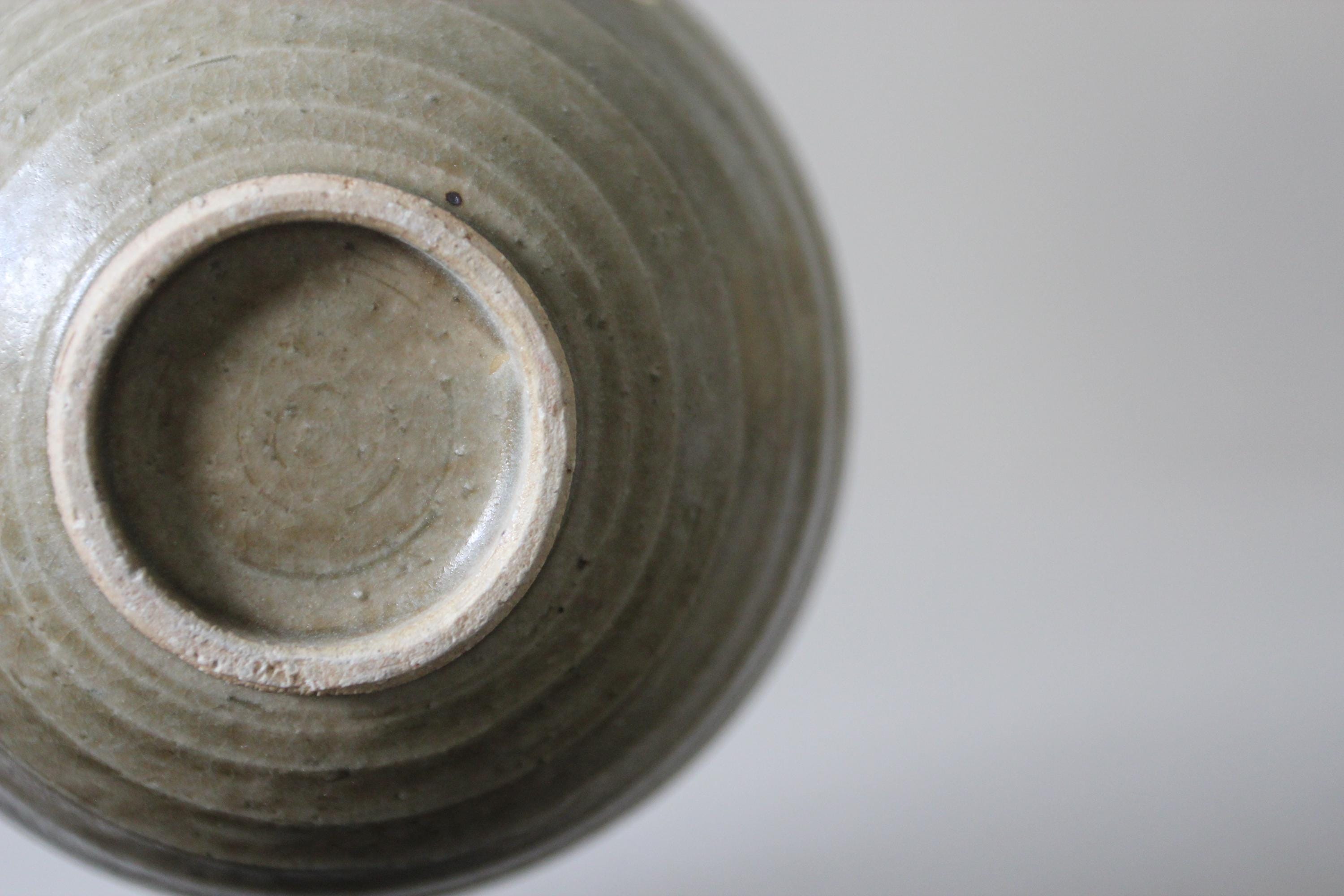 Handmade Shigaraki Ware Rice Bowl: Rustic Japanese Ceramic
