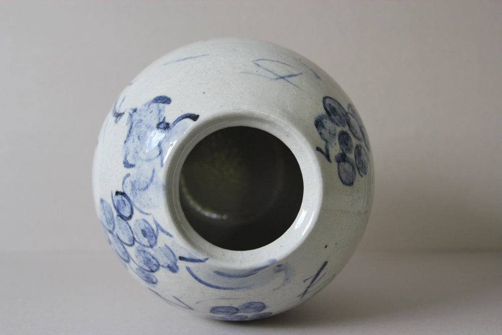 Handcrafted Shigaraki Ware Vase: Japanese Ceramic Floral Arrangement