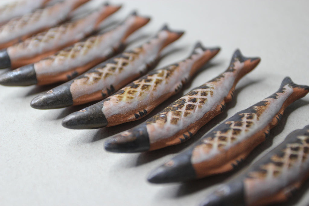 Ceramic Sanma Chopstick Rest: Japanese Autumn Fish Tableware