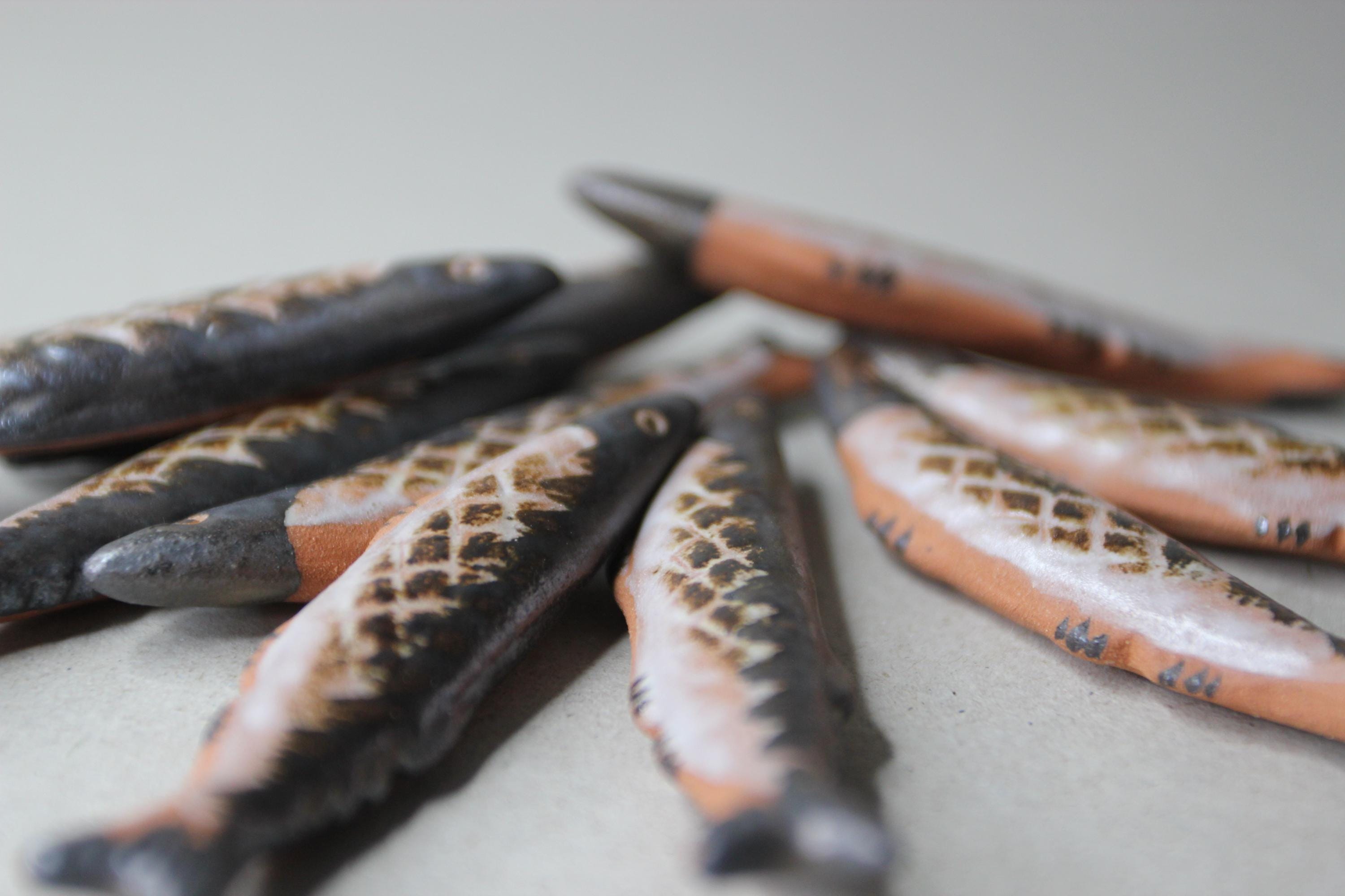 Ceramic Sanma Chopstick Rest: Japanese Autumn Fish Tableware