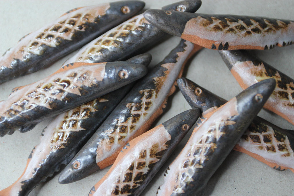 Ceramic Sanma Chopstick Rest: Japanese Autumn Fish Tableware