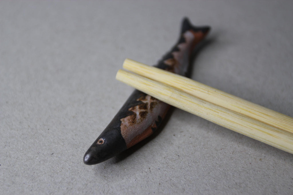 Ceramic Sanma Chopstick Rest: Japanese Autumn Fish Tableware