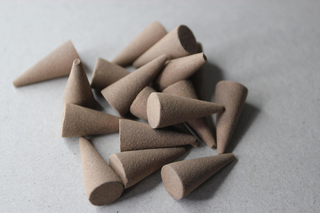 French Vanilla Japanese Incense Cones: Aromatherapy Meditation (16 pcs, 20 Min Burn Time)