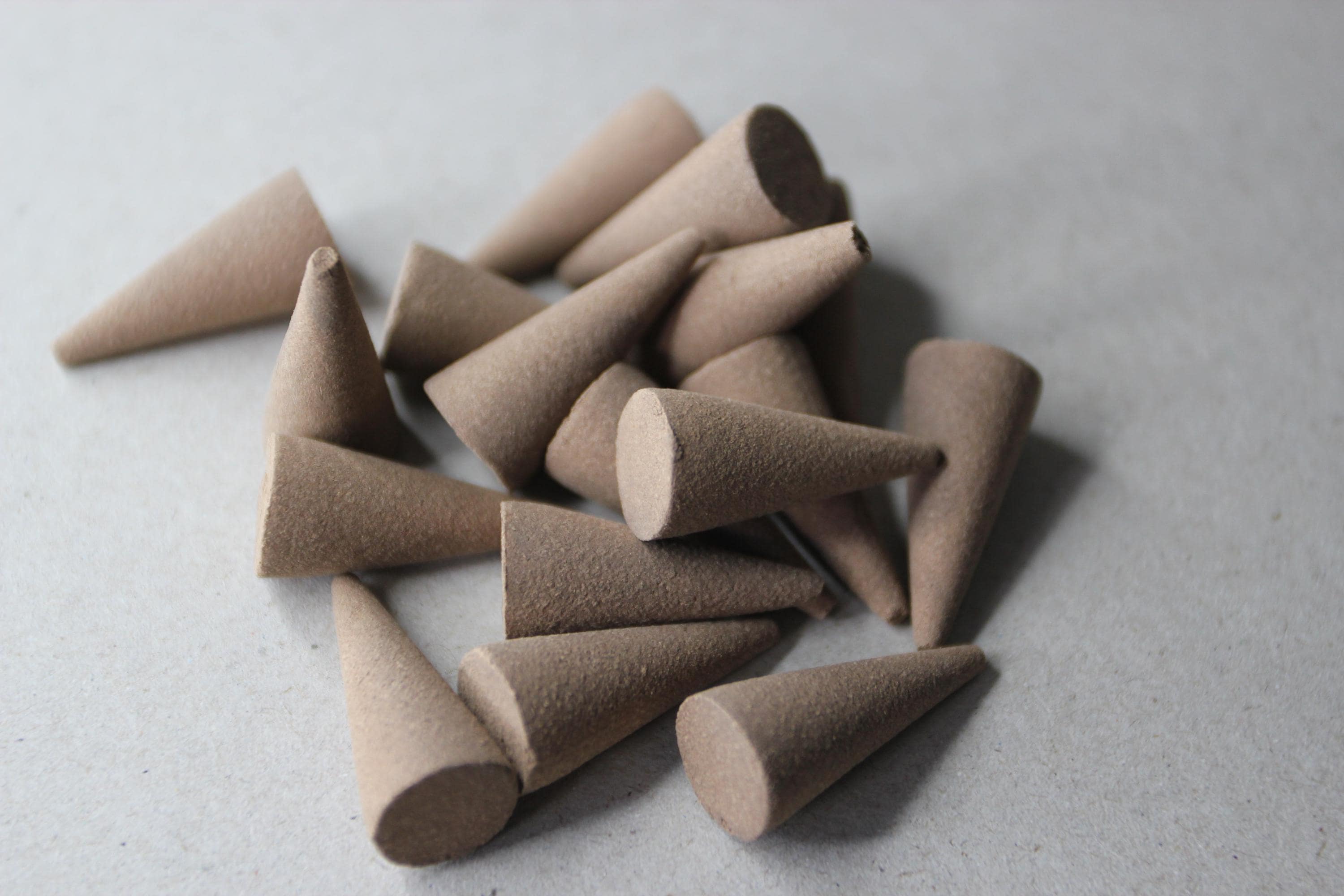 French Vanilla Japanese Incense Cones: Aromatherapy Meditation (16 pcs, 20 Min Burn Time)