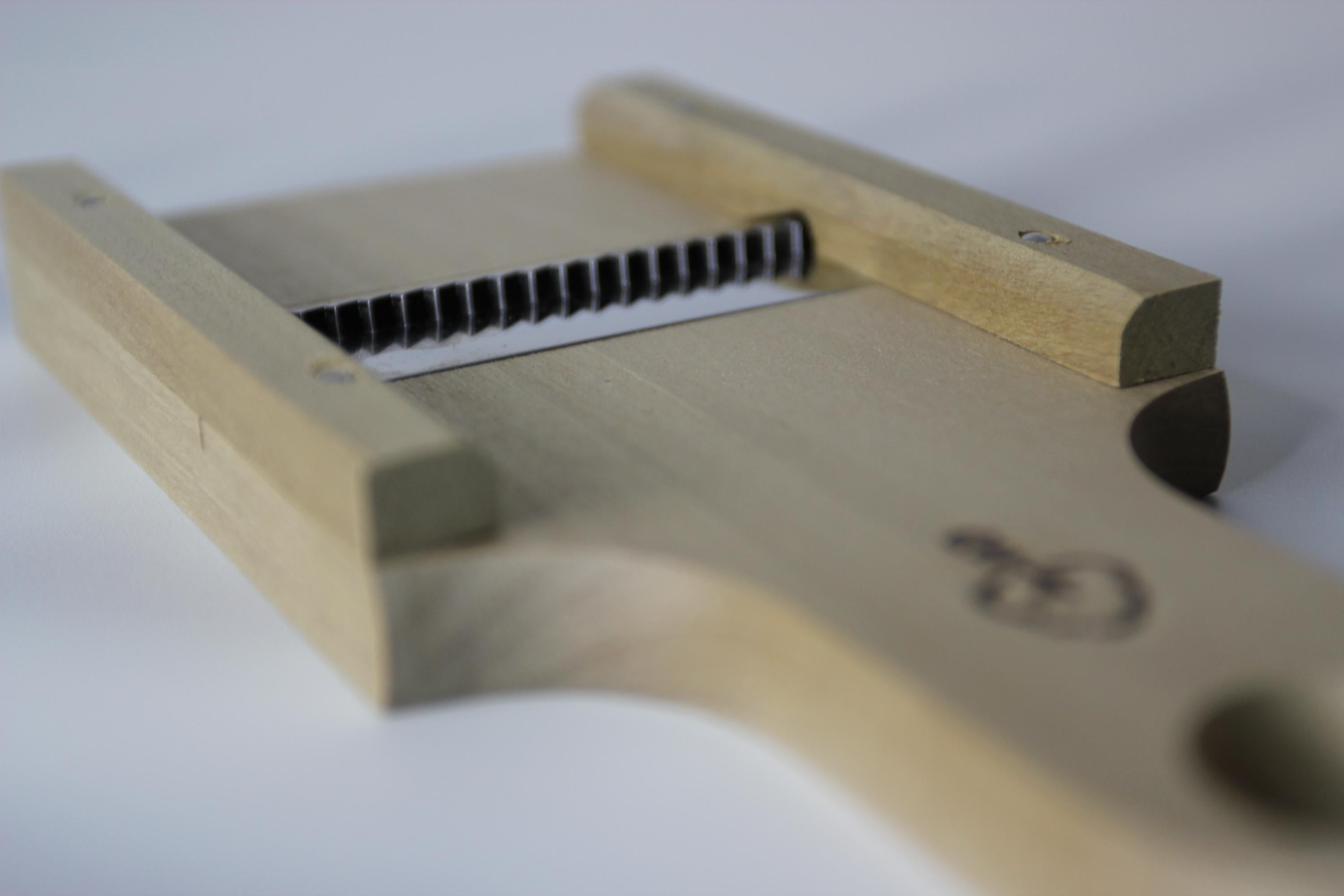 Hohonoki (朴の木) Japanese Julienne Peeler | Handcrafted in Japan | Traditional Vegetable Shredder | Kitchen Tool