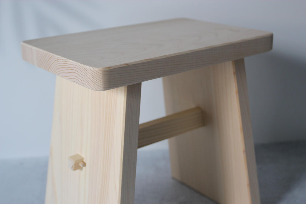 Japanese Hinoki Cypress Bath Chair: Traditional Onsen Spa Stool