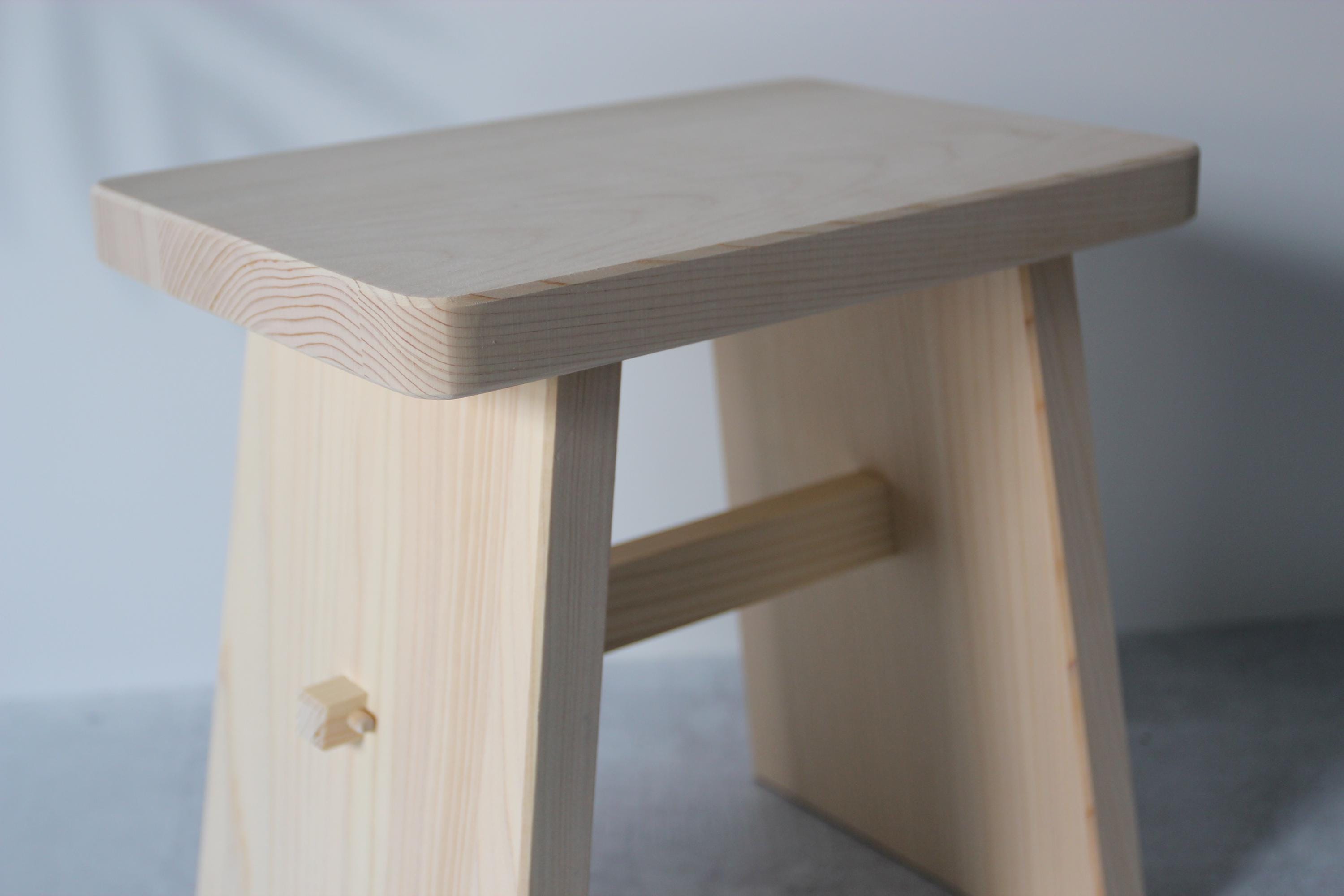 Japanese Hinoki Cypress Bath Chair: Traditional Onsen Spa Stool