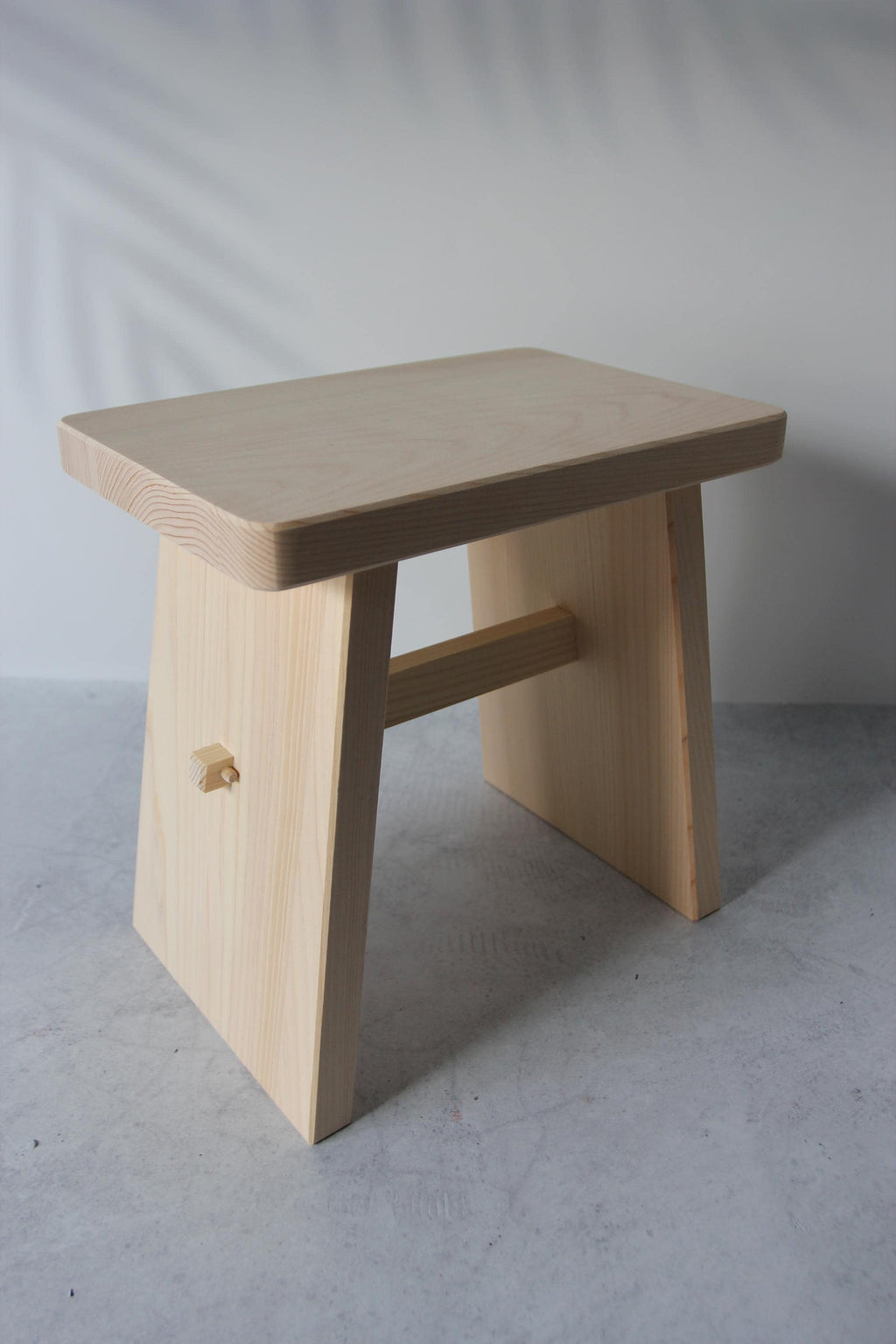 Japanese Hinoki Cypress Bath Chair: Traditional Onsen Spa Stool