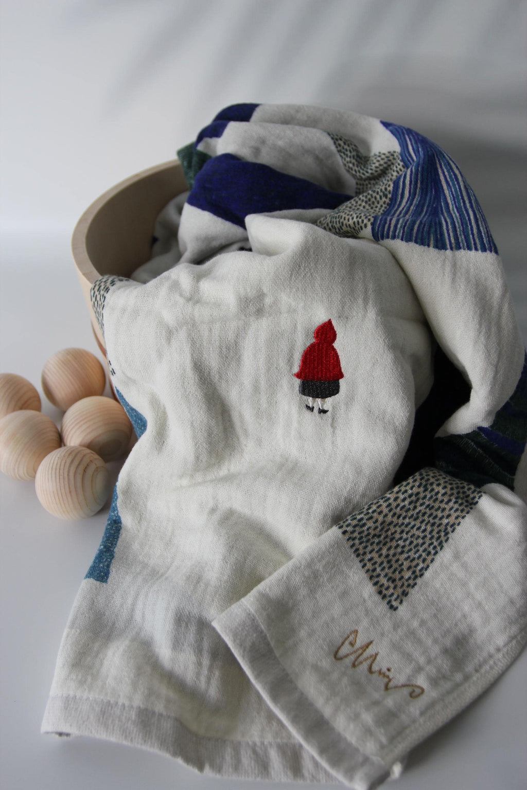 Fairytale Embroidered Bath Towel | Japanese Imabari Cotton Towel | MoritaMiW x Kusubashi Monori