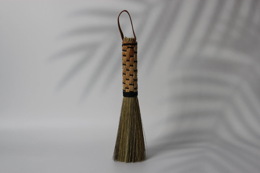Handmade Tiger Grass Mini Broom: Natural Desk Whisk Broom