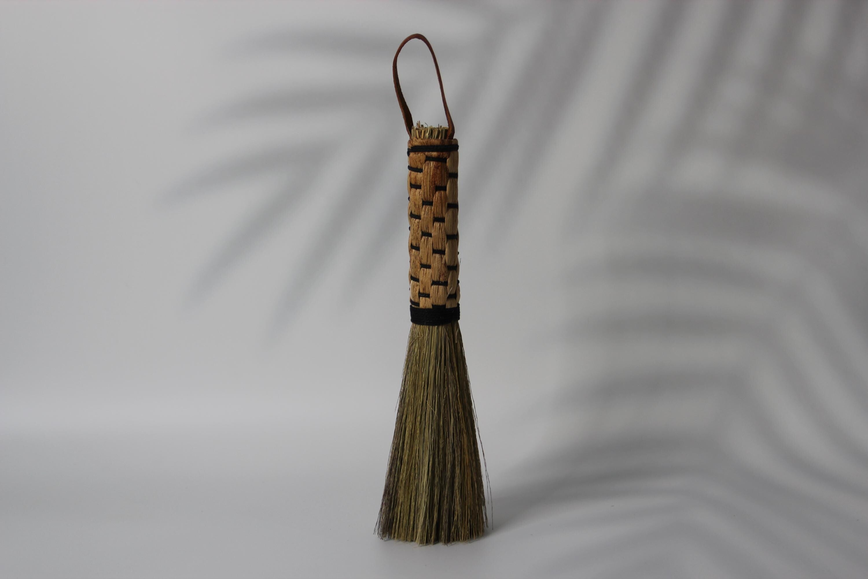 Handmade Tiger Grass Mini Broom: Natural Desk Whisk Broom