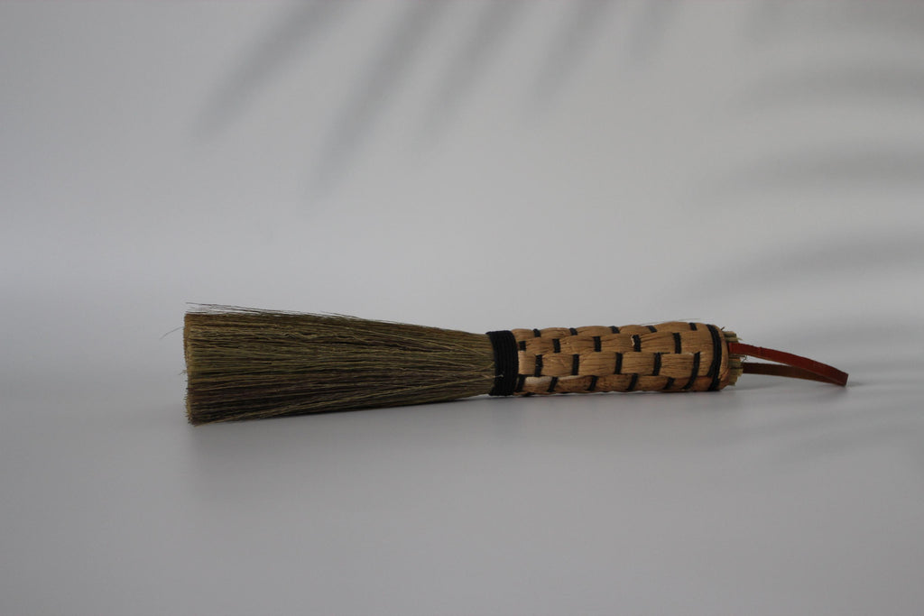 Handmade Tiger Grass Mini Broom: Natural Desk Whisk Broom