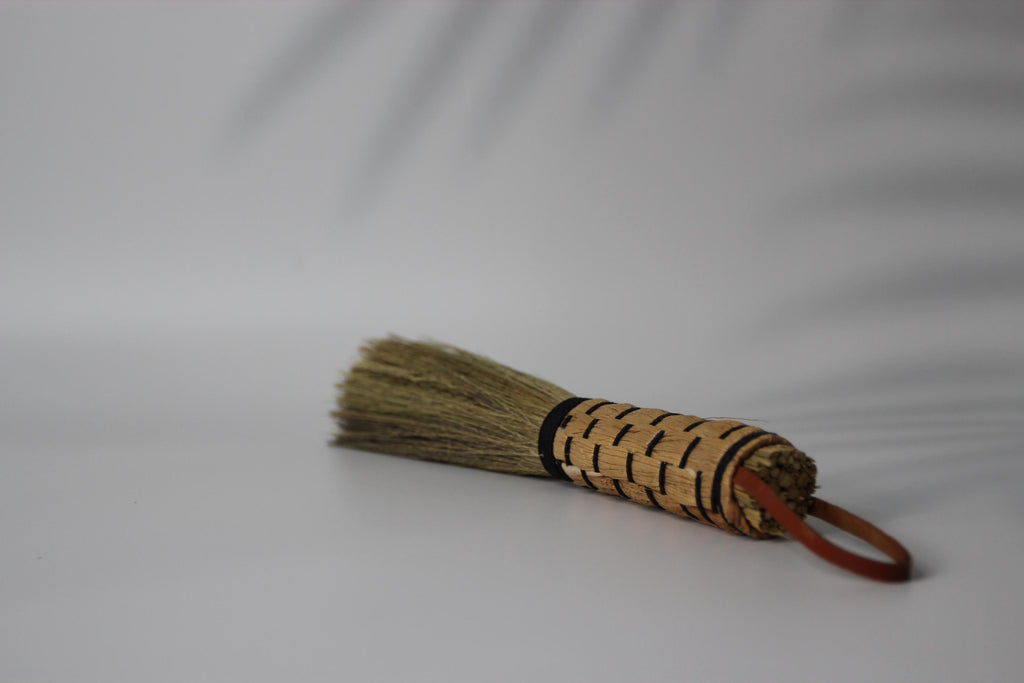 Handmade Tiger Grass Mini Broom: Natural Desk Whisk Broom