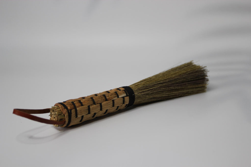 Handmade Tiger Grass Mini Broom: Natural Desk Whisk Broom