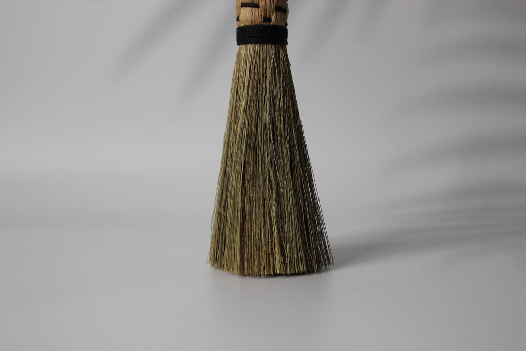 Handmade Tiger Grass Mini Broom: Natural Desk Whisk Broom