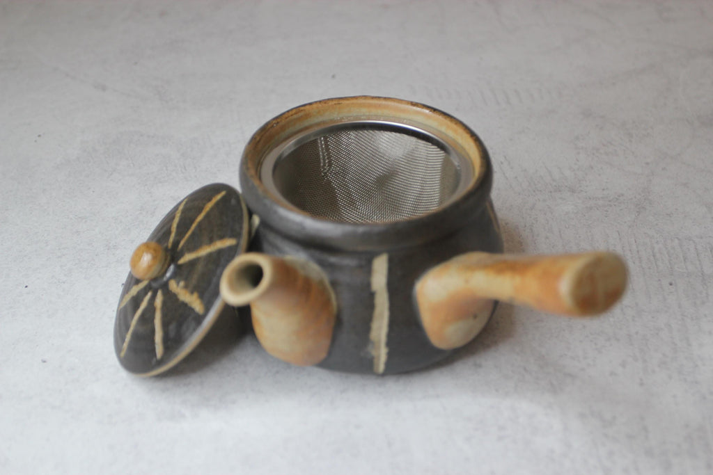 Japanese Teapot | Small Pottery Kyusu | Horitokusa Design | Handmade Ceramic Teapot | Made in Japan