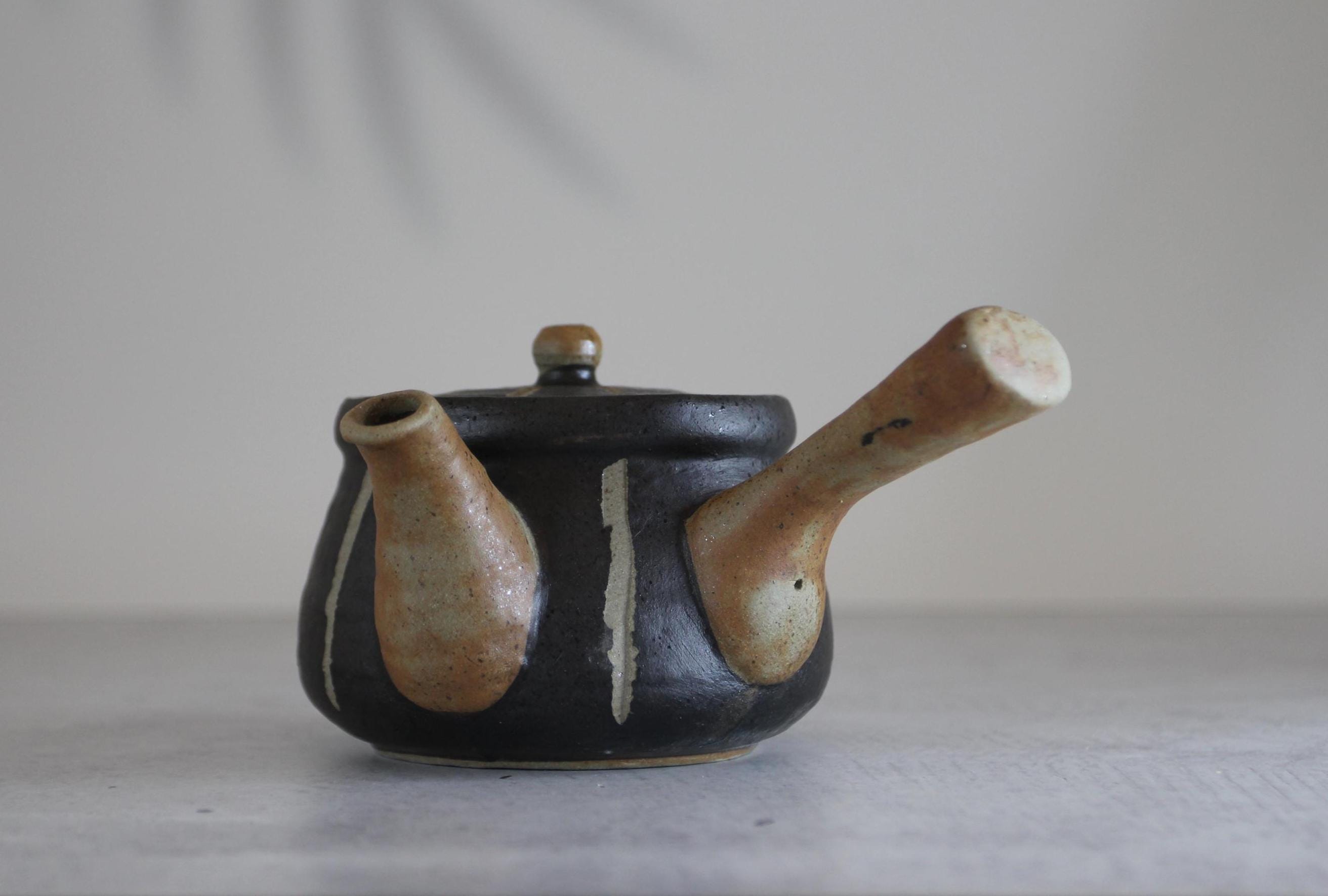 Japanese Teapot | Small Pottery Kyusu | Horitokusa Design | Handmade Ceramic Teapot | Made in Japan