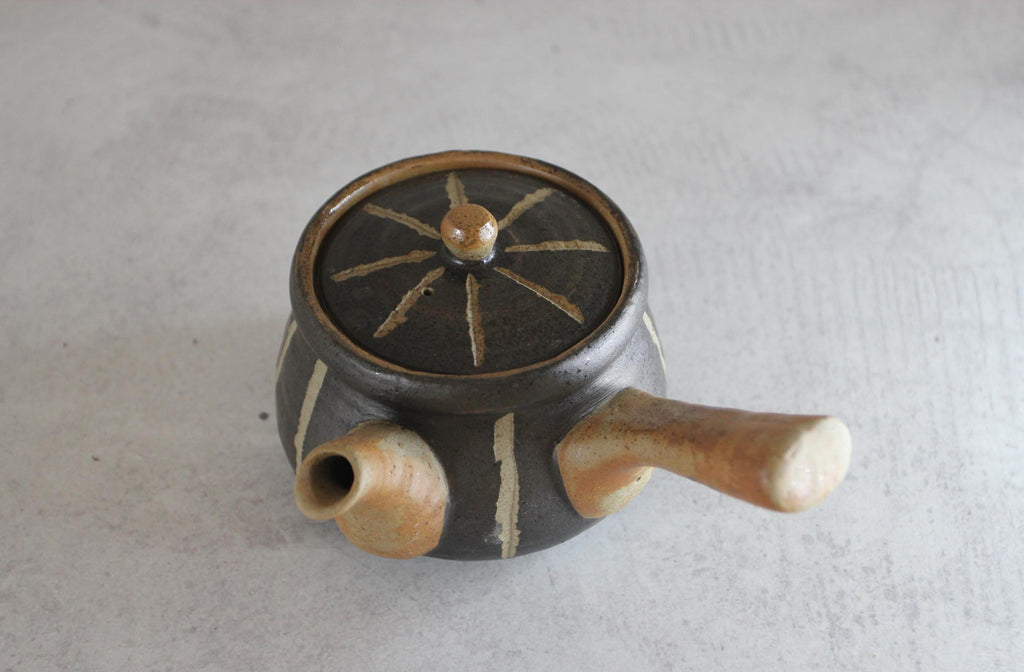 Japanese Teapot | Small Pottery Kyusu | Horitokusa Design | Handmade Ceramic Teapot | Made in Japan
