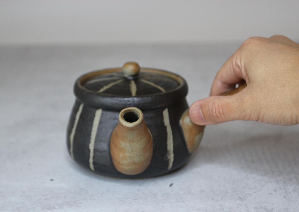 Japanese Teapot | Small Pottery Kyusu | Horitokusa Design | Handmade Ceramic Teapot | Made in Japan