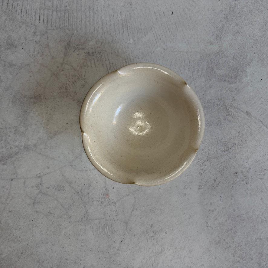 Shigaraki Shirahana Rinka Bowl | Handmade Japanese Pottery | White Floral Stoneware Bowl