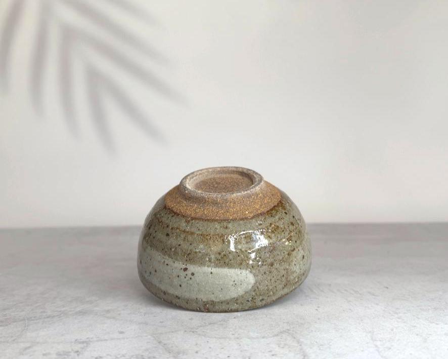 Minoyaki White Brush with Clay Ash Glaze Nakahira Bowl I Made In Japan