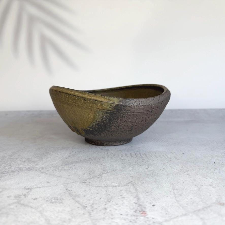 Shigaraki Hechimon Green Drip Bowl | Handmade Japanese Ceramic Serving Bowl | Wabi Sabi Stoneware | Artisan Pottery Made in Japan