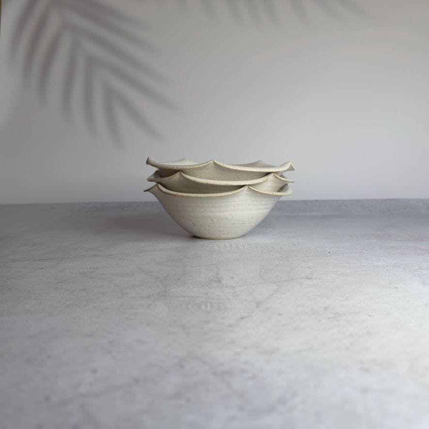 Shigaraki Shirahana Rinka Bowl | Handmade Japanese Pottery | White Floral Stoneware Bowl