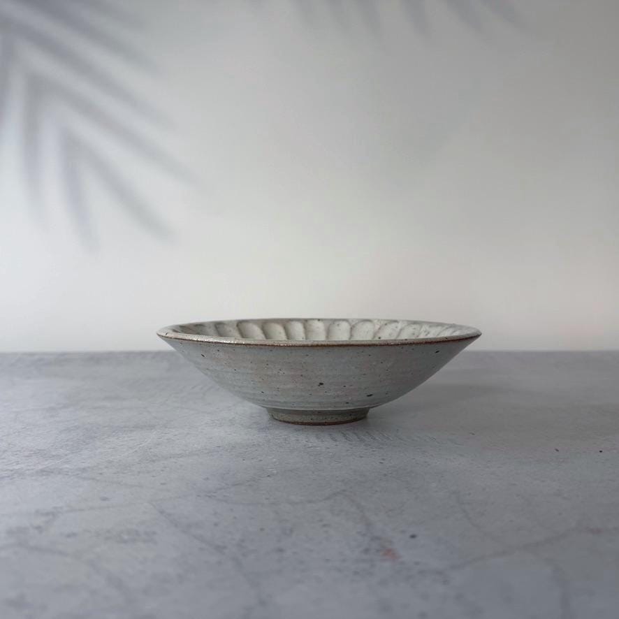 Mino Ware Kohiki Thick-Sawing Warped Bowl  Rustic Japanese Ceramic Bowl, Wabi-Sabi Pottery, Made in Japan, 17.4cm
