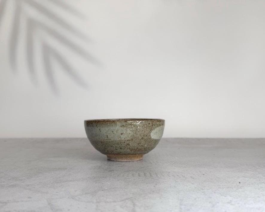 Minoyaki White Brush with Clay Ash Glaze Nakahira Bowl I Made In Japan