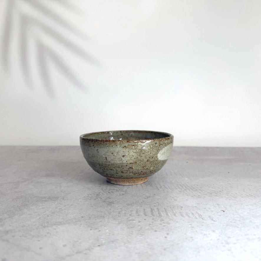 Minoyaki White Brush with Clay Ash Glaze Nakahira Bowl I Made In Japan