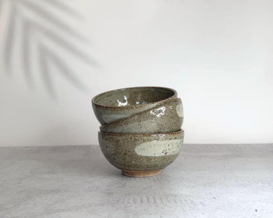 Minoyaki White Brush with Clay Ash Glaze Nakahira Bowl I Made In Japan